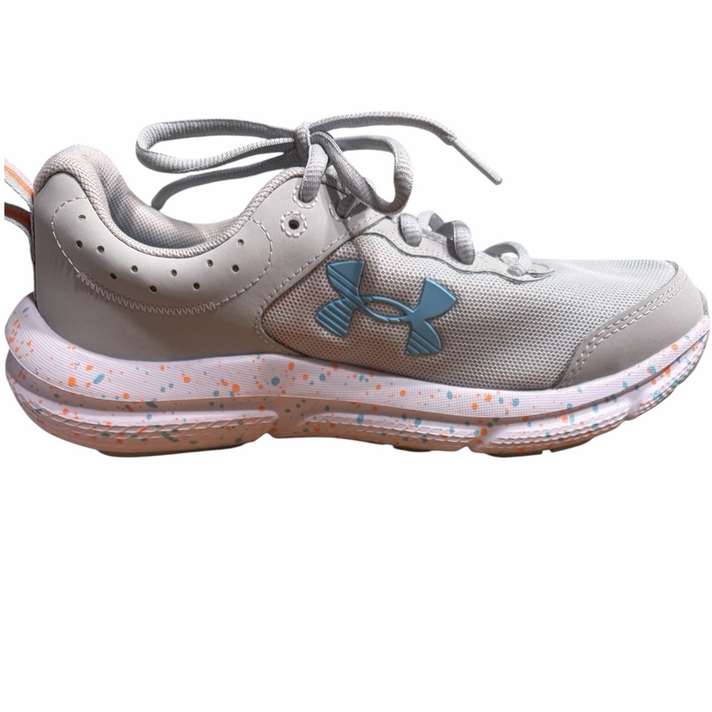 Under Armour Girl’s Light Gray Sneakers with Blue Logo and Speckled Sole - Picture 4 of 9